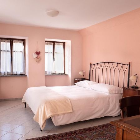 לינה וארוחת בוקר נייבה L'Aromatario מראה חיצוני תמונה